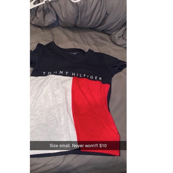 Size small Tommy Hilfiger top. Never wore - Picture 2 of 2